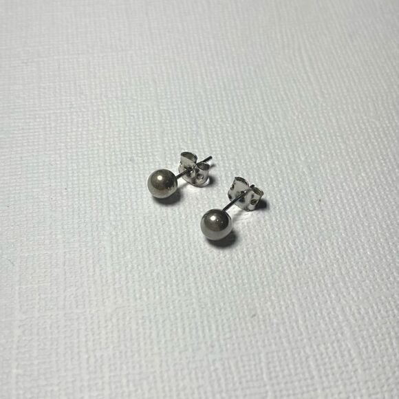Vintage Silver Tone Ball Stud Earrings - Picture 3 of 4